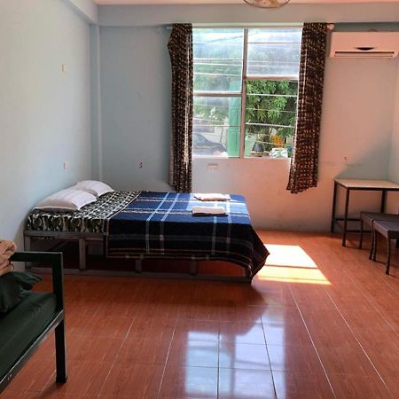 Army Barracks Guesthouse Vang Vieng Eksteriør billede
