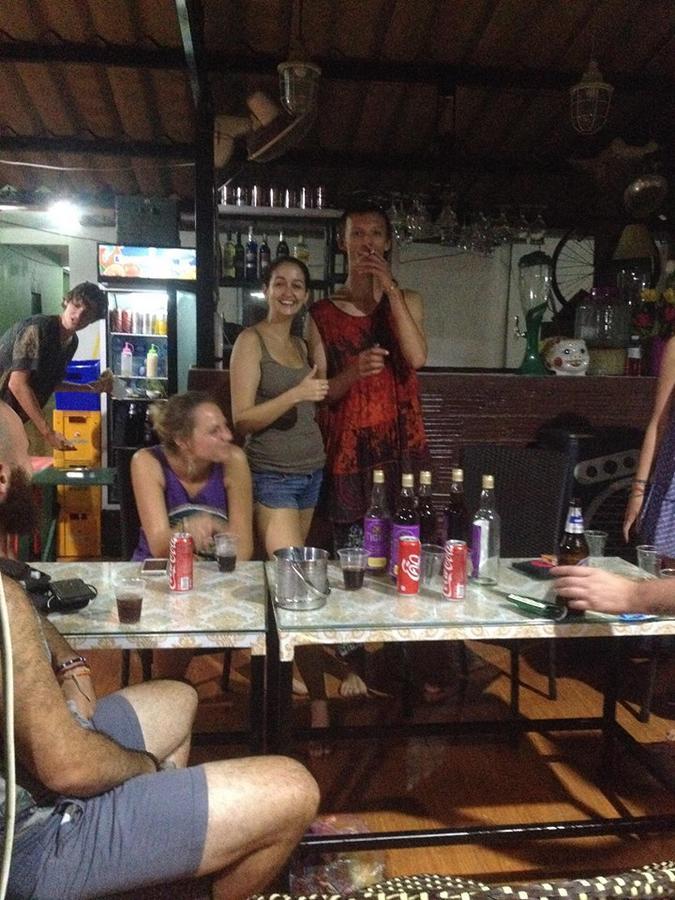 Army Barracks Guesthouse Vang Vieng Eksteriør billede