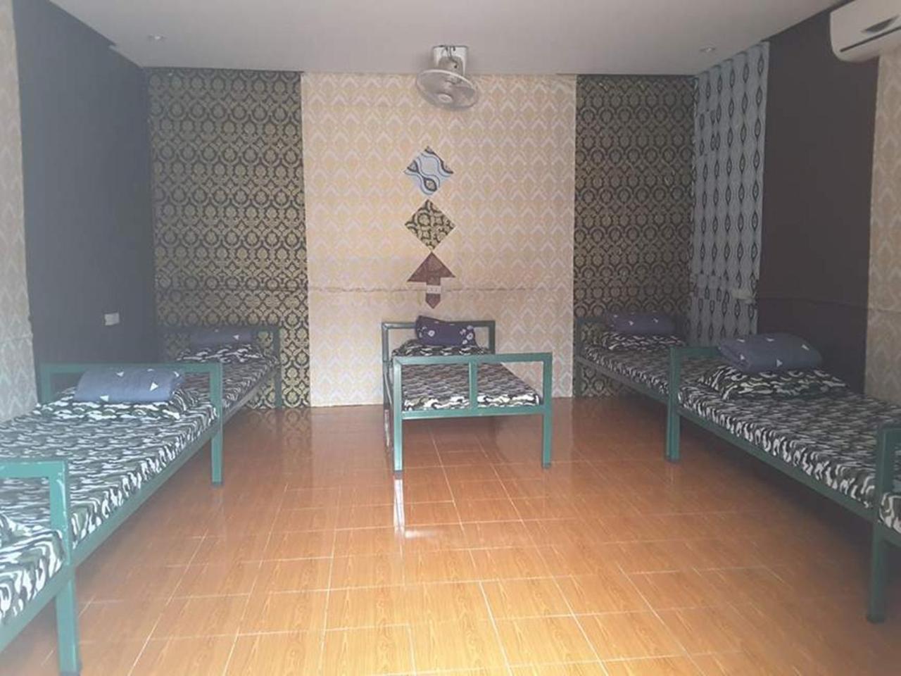 Army Barracks Guesthouse Vang Vieng Eksteriør billede