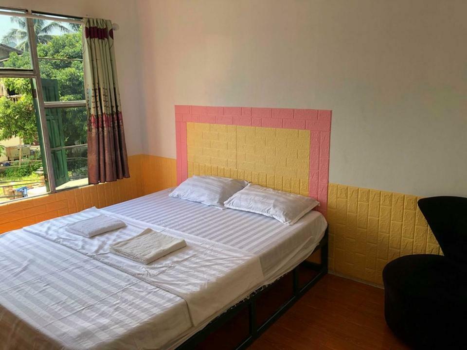 Army Barracks Guesthouse Vang Vieng Eksteriør billede