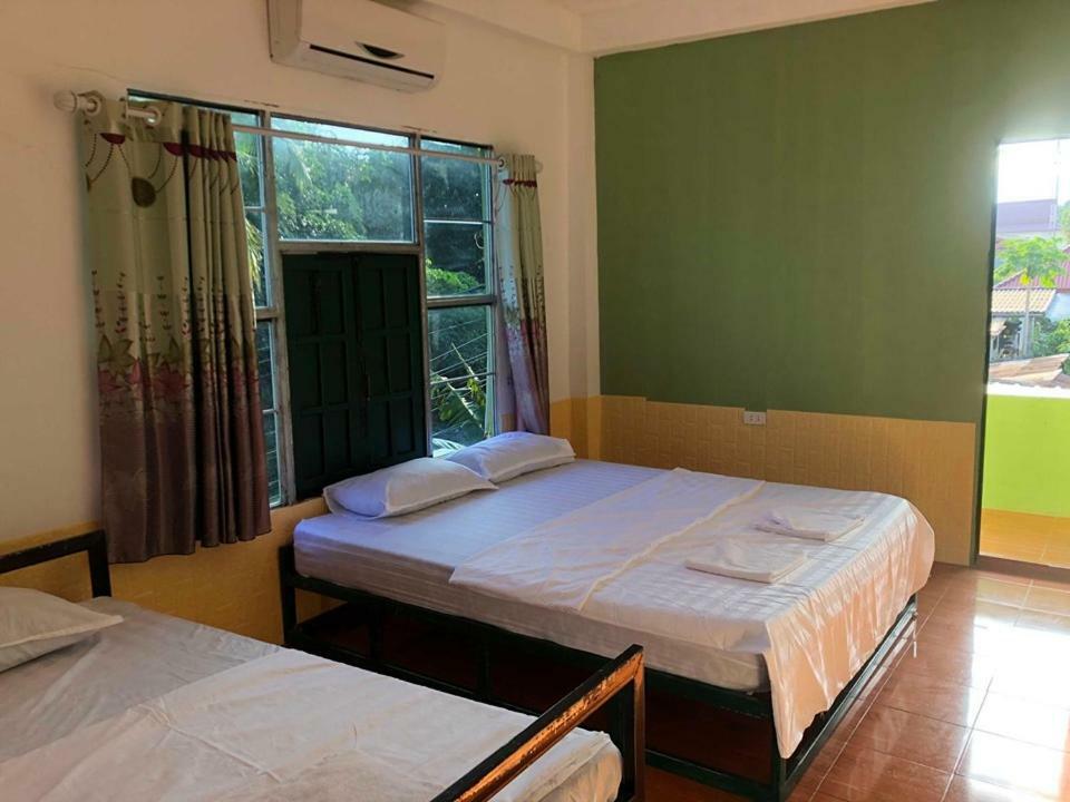 Army Barracks Guesthouse Vang Vieng Eksteriør billede