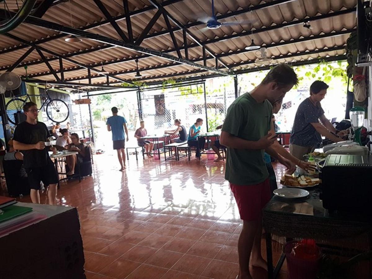 Army Barracks Guesthouse Vang Vieng Eksteriør billede