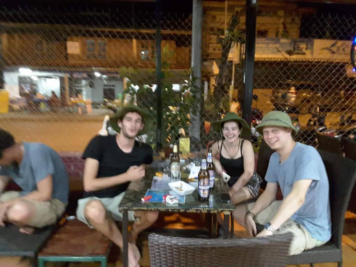 Army Barracks Guesthouse Vang Vieng Eksteriør billede