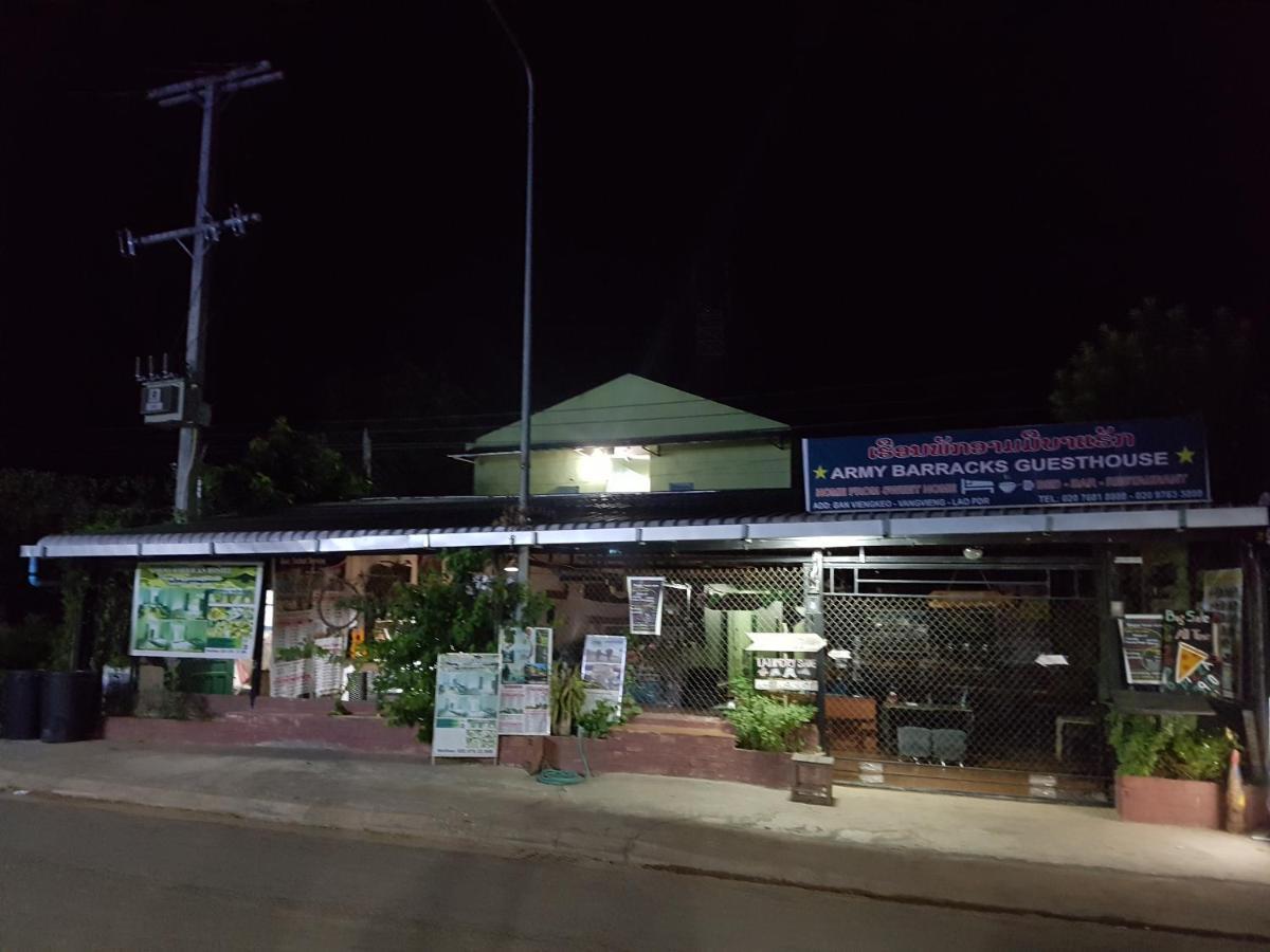 Army Barracks Guesthouse Vang Vieng Eksteriør billede