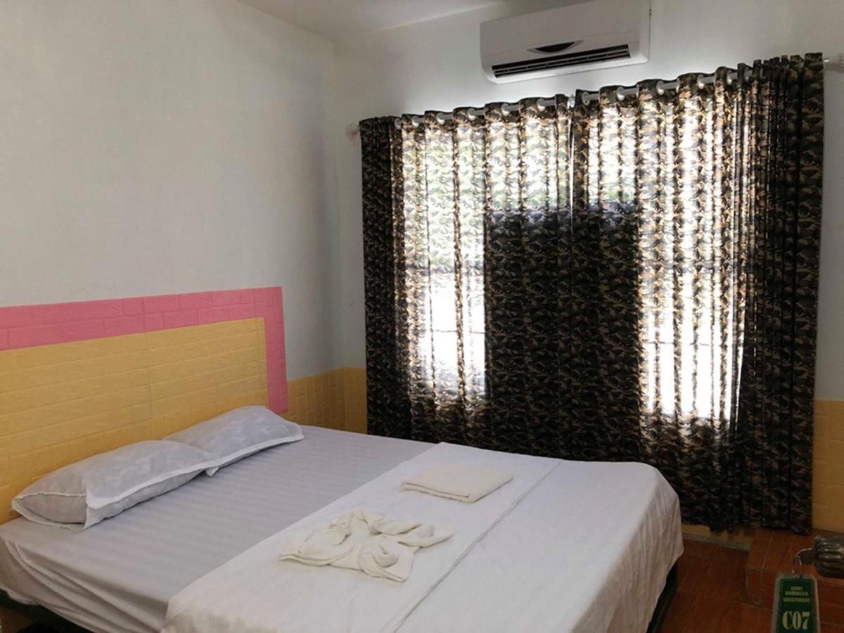 Army Barracks Guesthouse Vang Vieng Eksteriør billede