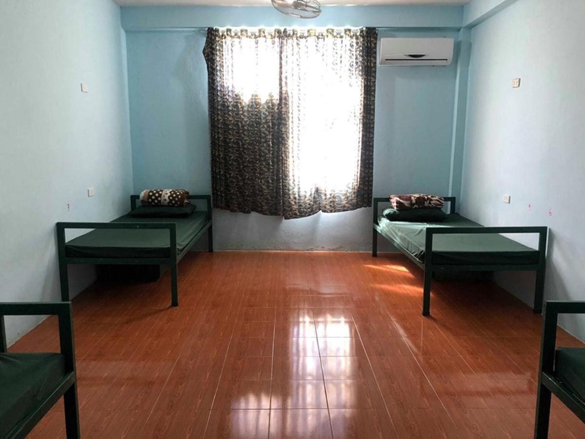 Army Barracks Guesthouse Vang Vieng Eksteriør billede