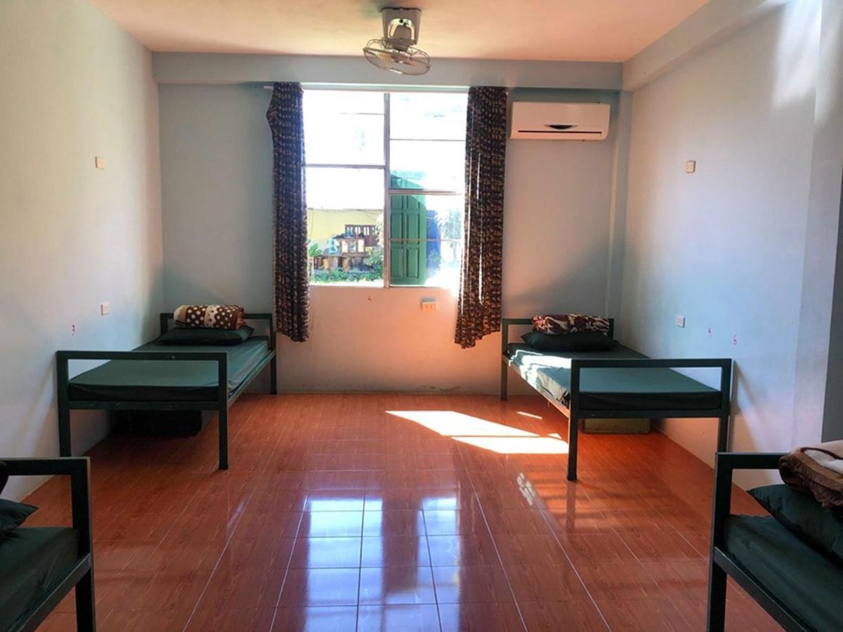 Army Barracks Guesthouse Vang Vieng Eksteriør billede