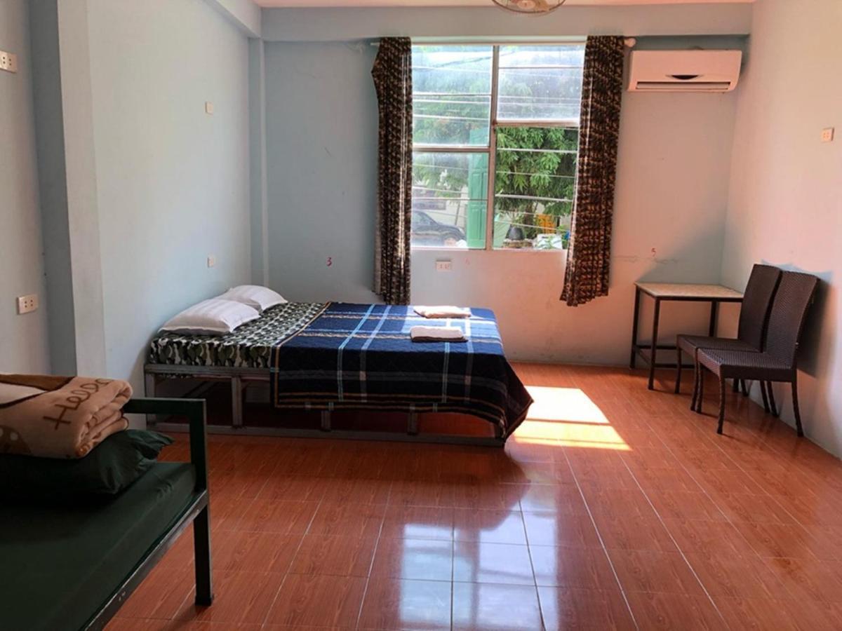 Army Barracks Guesthouse Vang Vieng Eksteriør billede