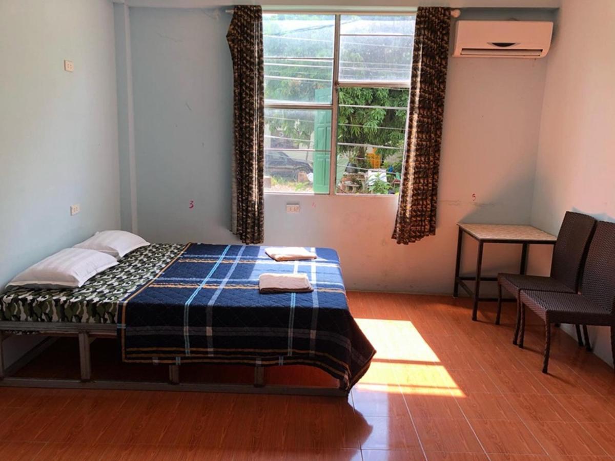 Army Barracks Guesthouse Vang Vieng Eksteriør billede