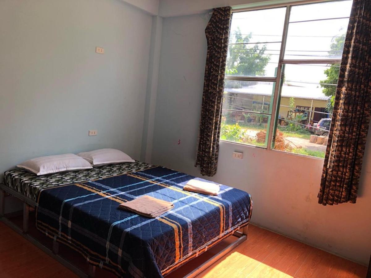 Army Barracks Guesthouse Vang Vieng Eksteriør billede