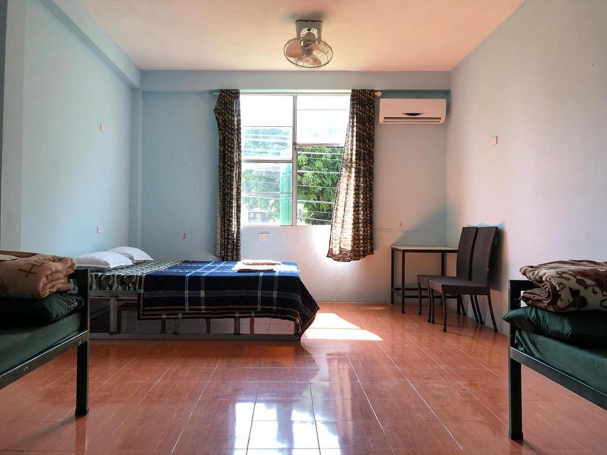 Army Barracks Guesthouse Vang Vieng Eksteriør billede